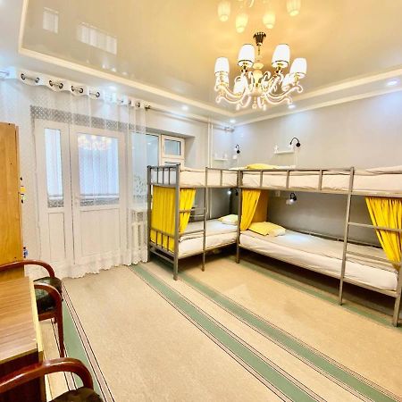 Downtown Homestay Bishkek Esterno foto
