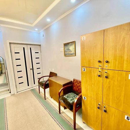 Downtown Homestay Bishkek Esterno foto