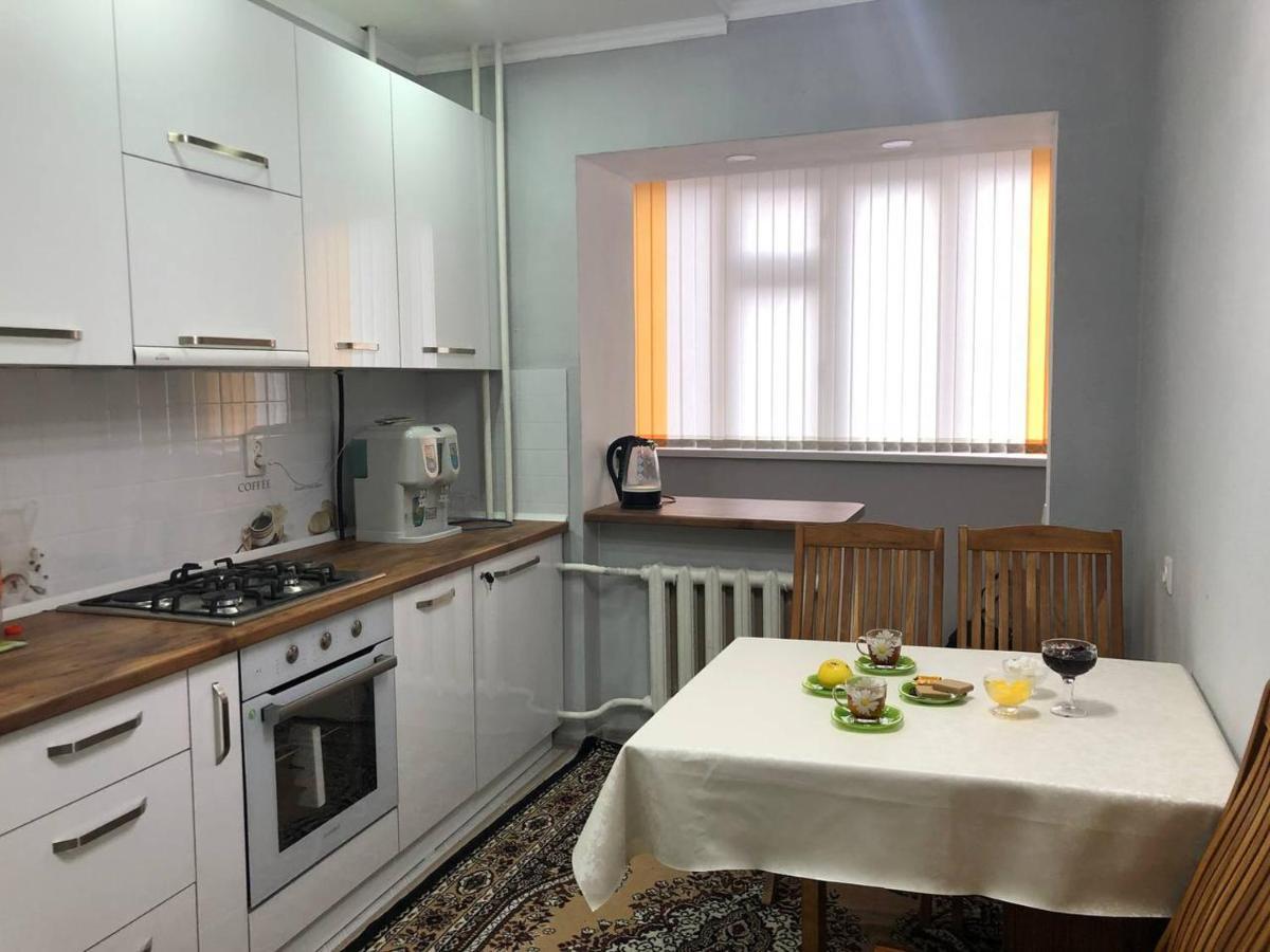 Downtown Homestay Bishkek Esterno foto