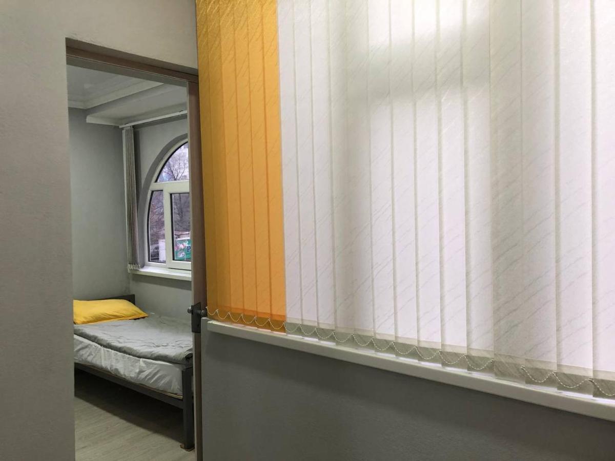 Downtown Homestay Bishkek Esterno foto