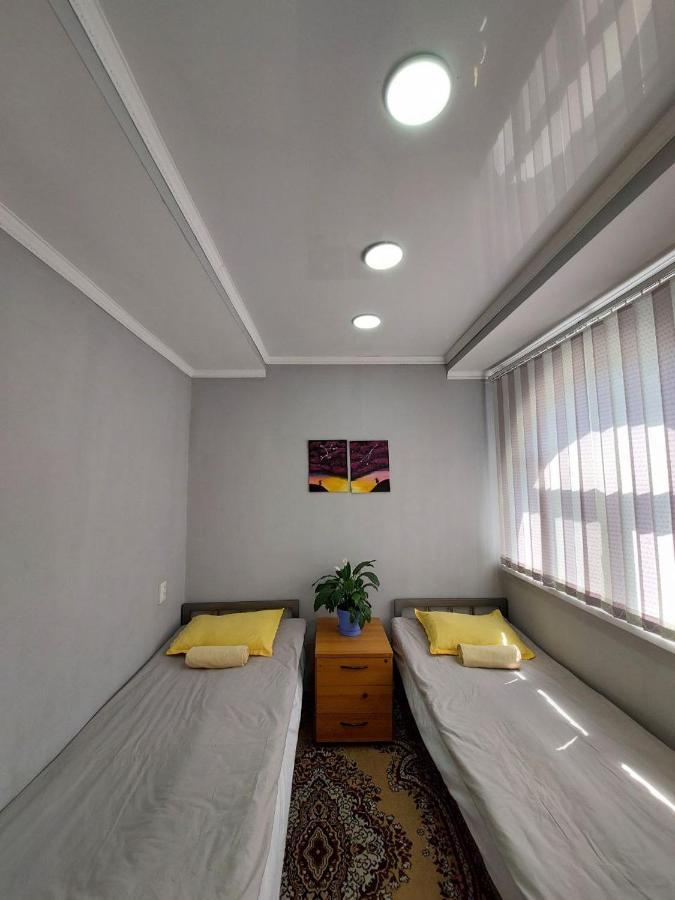 Downtown Homestay Bishkek Esterno foto