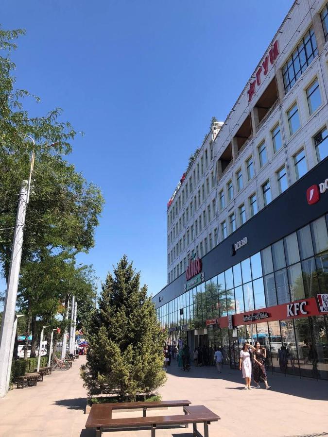 Downtown Homestay Bishkek Esterno foto