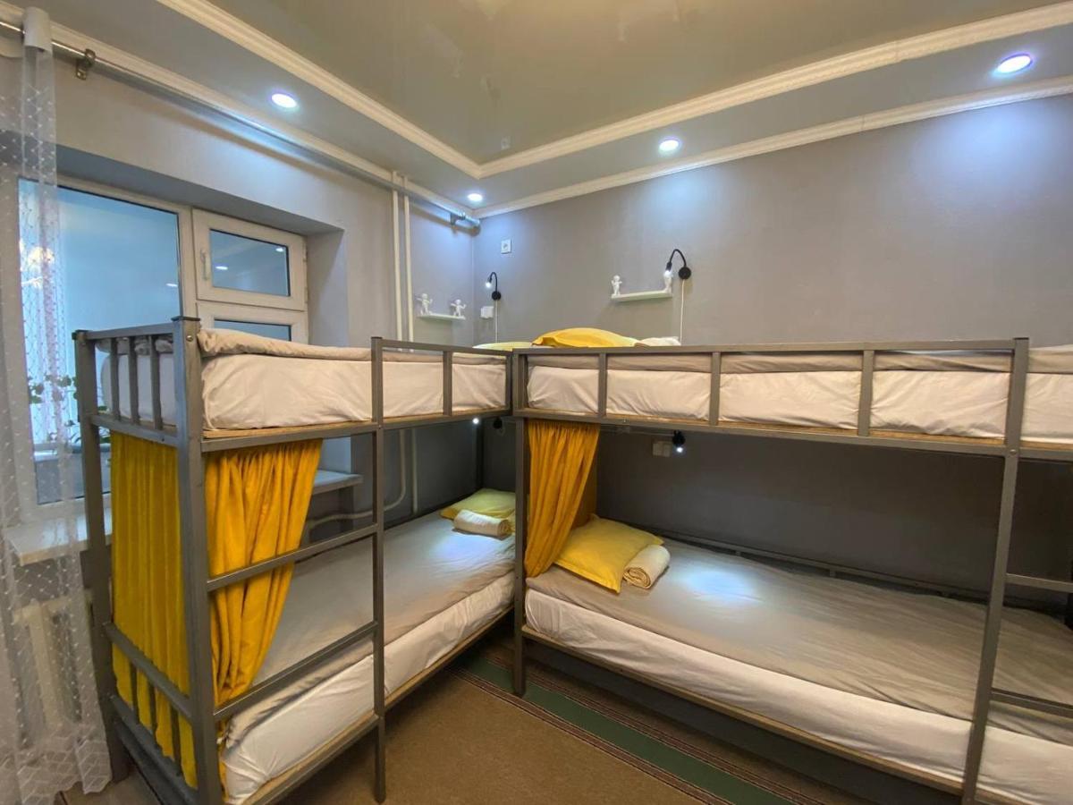 Downtown Homestay Bishkek Esterno foto