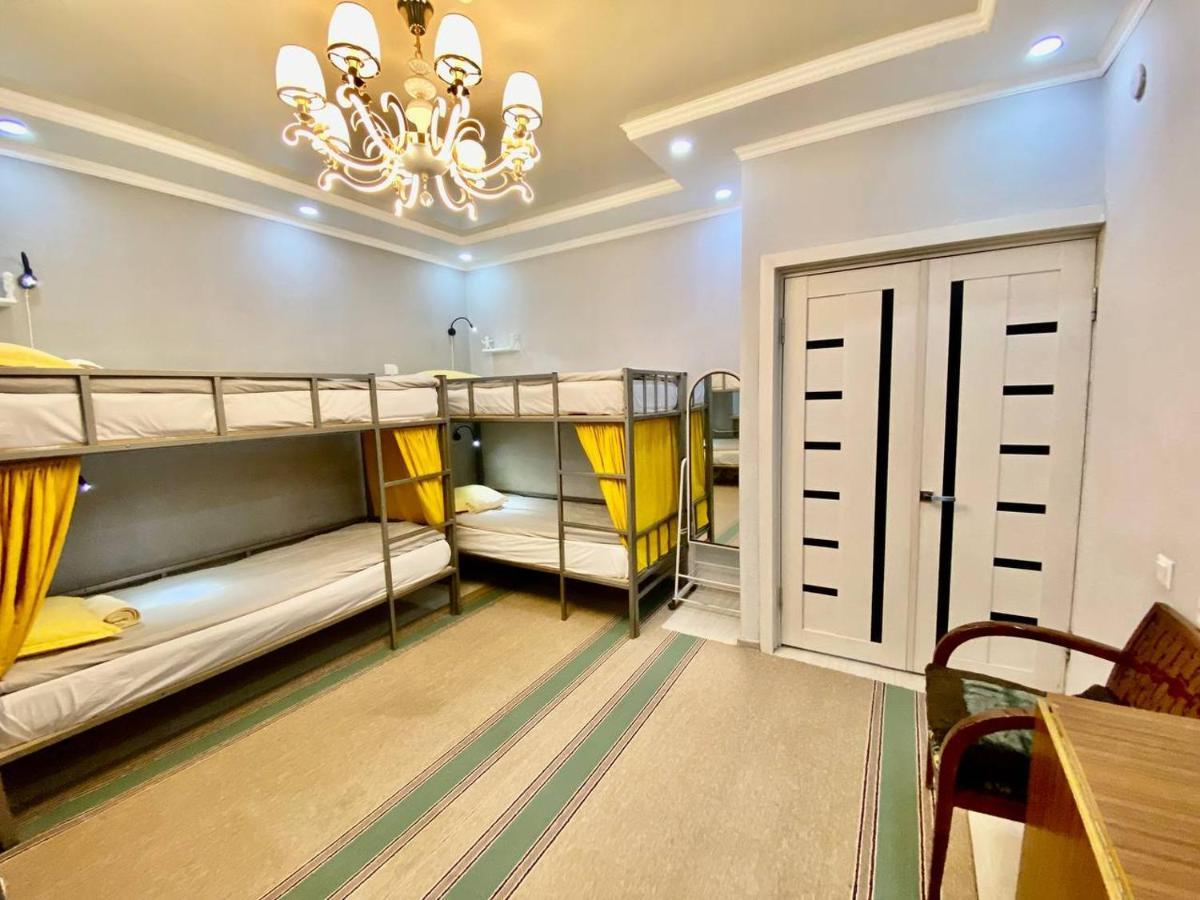 Downtown Homestay Bishkek Esterno foto