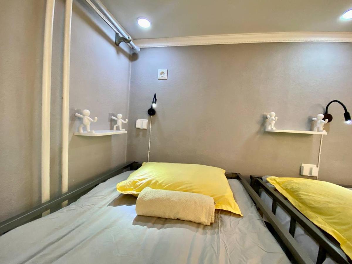 Downtown Homestay Bishkek Esterno foto