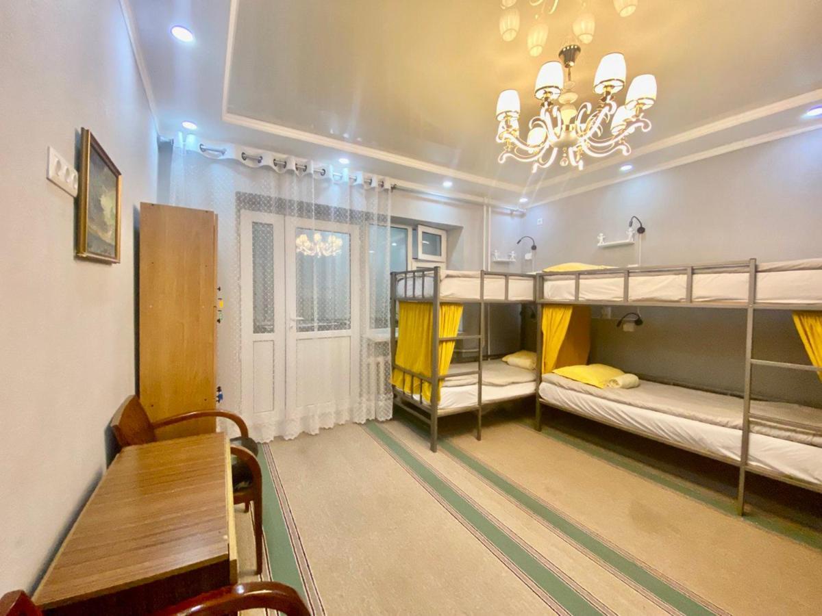 Downtown Homestay Bishkek Esterno foto